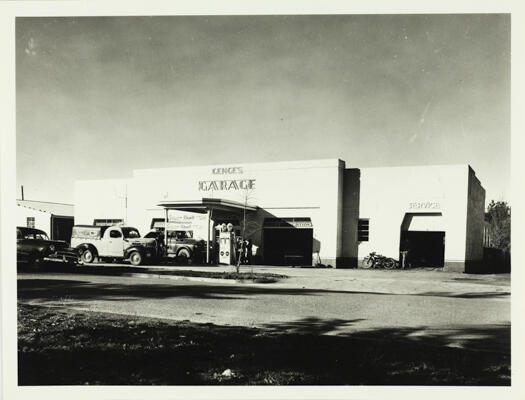 Front view of Genge's Garage, 9 Lonsdale Street, Braddon. It sold petrol from Shell