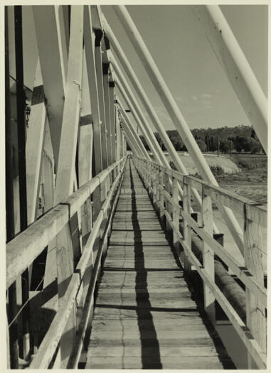 Footbridge on the old Commonwealth Bridge