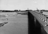 Northbound traffic on Commonwealth Avenue Bridge. Shows a partially filled Lake Burley Griffin and Acton Park