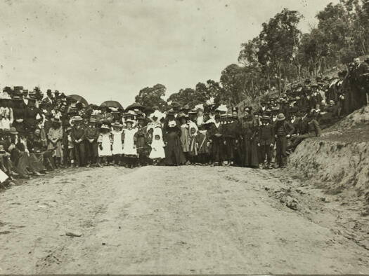 Western side of Uriarra bridge. Enlargement of photo 3116.