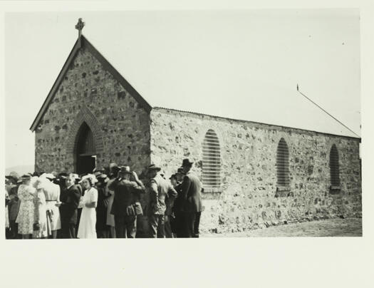 A crowd of people in front of St Ninian's Presbyterian Church, Brigalow St, Lyneham