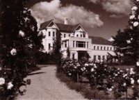 Government House, Yarralumla from the driveway