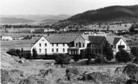 Hotel Ainslie, Limestone Avenue from the east.