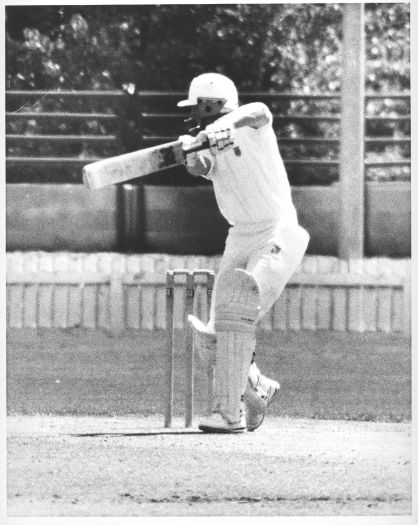 Cricket at Manuka Oval, South Canberra batting