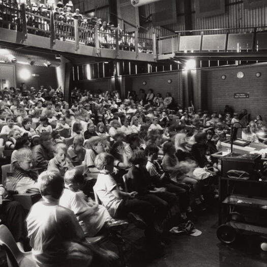 Author Morris Gleitzman talks to 600 school children