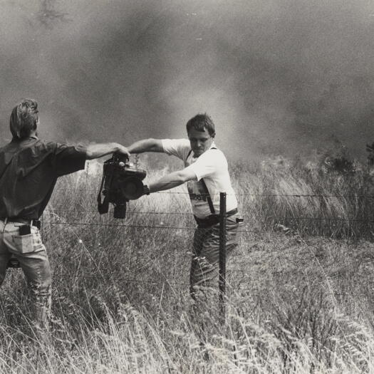 TV camera crews' hasty retreat, Sydney bushfires