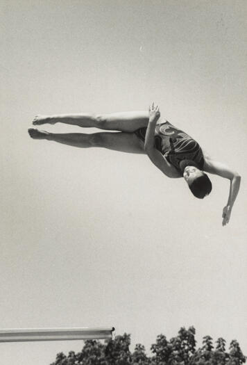 Christine Morton, diver, at Queanbeyan Pool