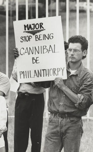 Bosnians demonstrate