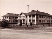 A front view of the Hotel Wellington.