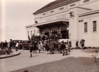A crowd, many of them children, outside the Capitol Theatre, Manuka.