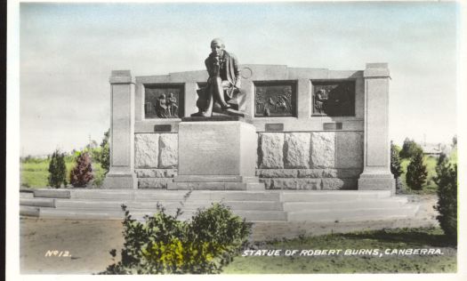 Statue of Robert Burns in Canberra Avenue