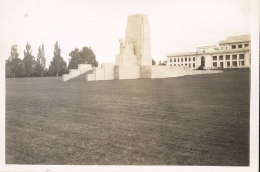 Looking at the King George V Memorial from the distance