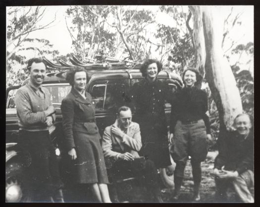 John Cumpston, Margaret Cumpston, Helena Galliott, Flo Asworth, ? Lane Poole, one person unknown standing in front of a car.