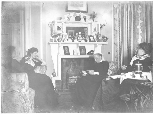 Four unnamed female members of the Garran family in the sitting room of their house in Roslyn Avenue, Kings Cross.