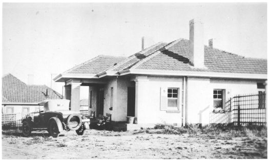 House and car at National Circuit, Blandfordia (now Forrest).  The house was occupied by the Garrans in the 1920s while Roanoke was being built.