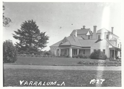 A closer view of the front of Yarralumla House and gardens, now known as Government House.