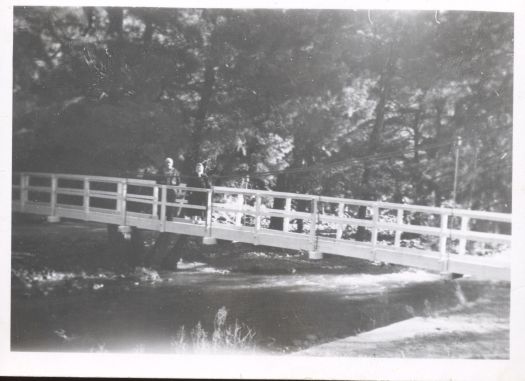 Walking bridge over the Cotter River at below the dam wall