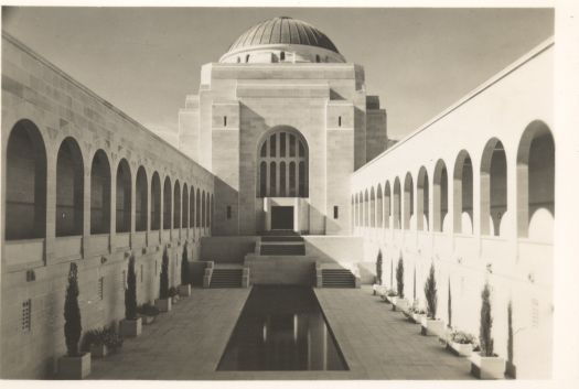 Courtyard and Pool of Remembrance, Australian War Memorial 