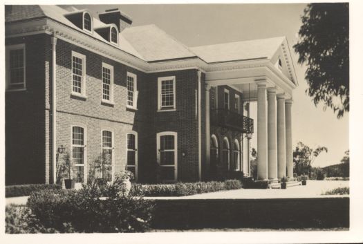 Front view of the Embassy of the United States of America