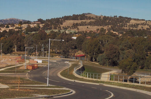 Don Dunstan Drive south to Stranger Pond and Barneys Hill, Bonython