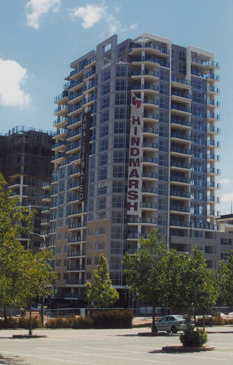 Metropolitan Apartment block, corner Edinburgh Avenue and London Circuit. Taken from car park across London Circuit (section 63).