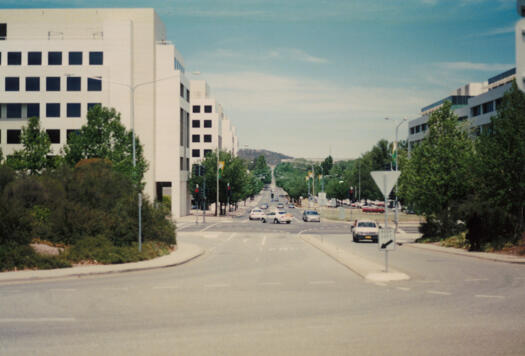 Constitution Avenue from City Hill end past London Circuit intersection