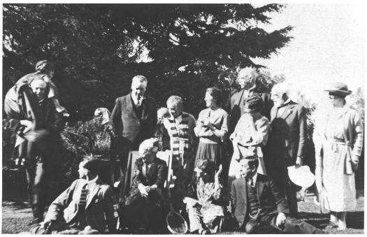 Group of people, Yarralumla House