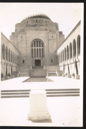 Looking at the Dome from the entrance to the War Memorial