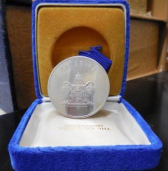 HMAS Canberra Medallion, commemorating the commissioning of HMAS Canberra on 21 March 1981. Box and certificate included.