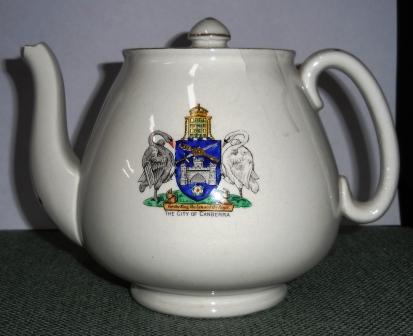 Shelley teapot bearing the coat of arms of Canberra