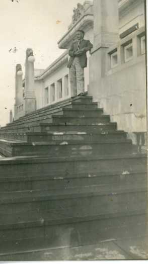 Keith Tongue as 'Ben Chifley' on the steps of Parliament House