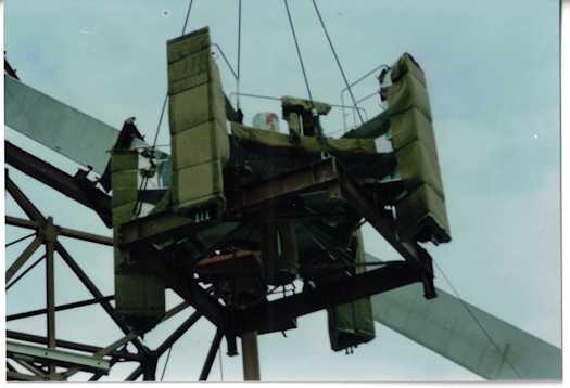 Lifting the flag mast cluster