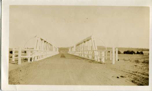 The original truss Commonwealth Bridge looking south c1920s