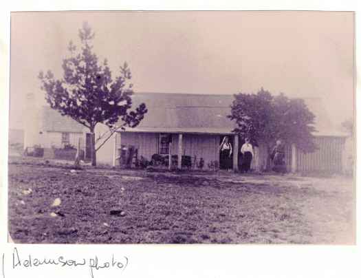 Farmhouse with (L to ) Audrey Adamson (nee Rottenberry, Marion Wheeler (nee Rottenberry), Eliza Jane Rottenberry (nee Kaye).