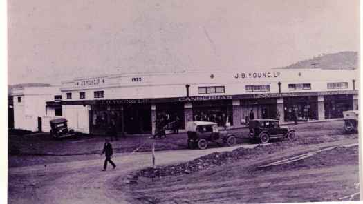 JB Young Ltd, Universal Provider. Corner of Giles and Jardine Streets. A sharper photo than no. 19426.