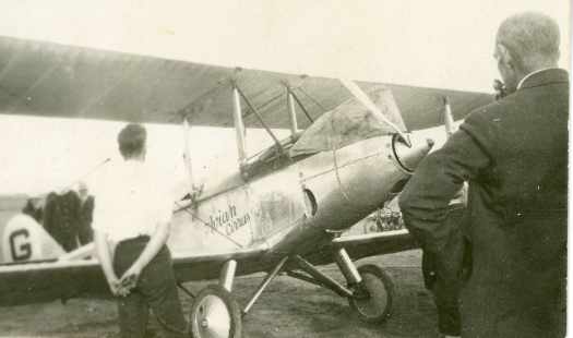 The plane is 'Avian Cirrus'