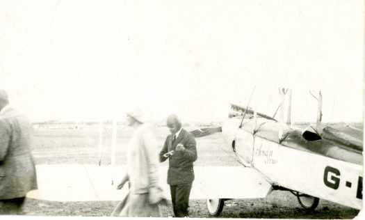 The plane is 'Avian Cirrus'.